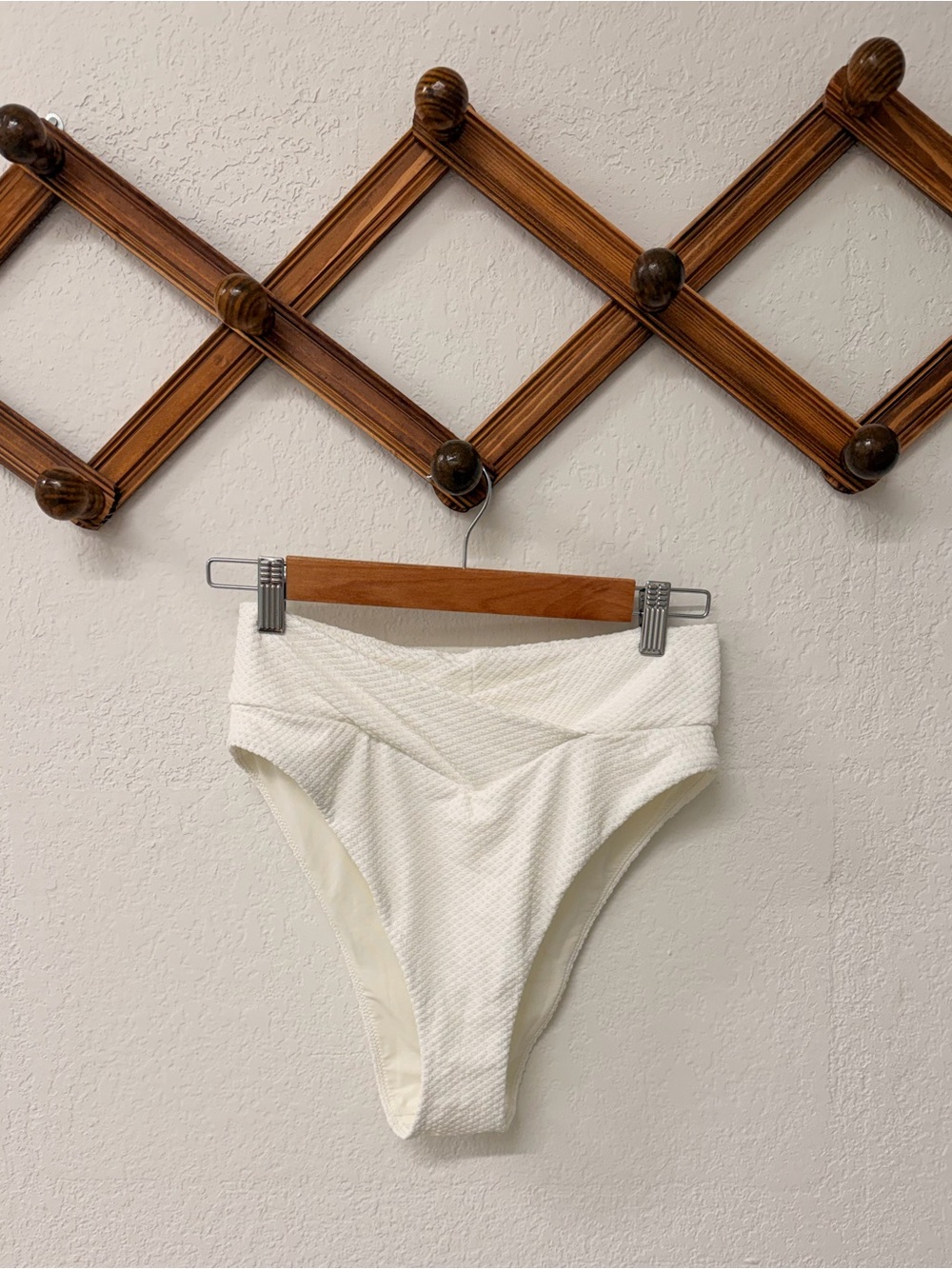 Arie High Cut Cheeky Bottoms - L NWT